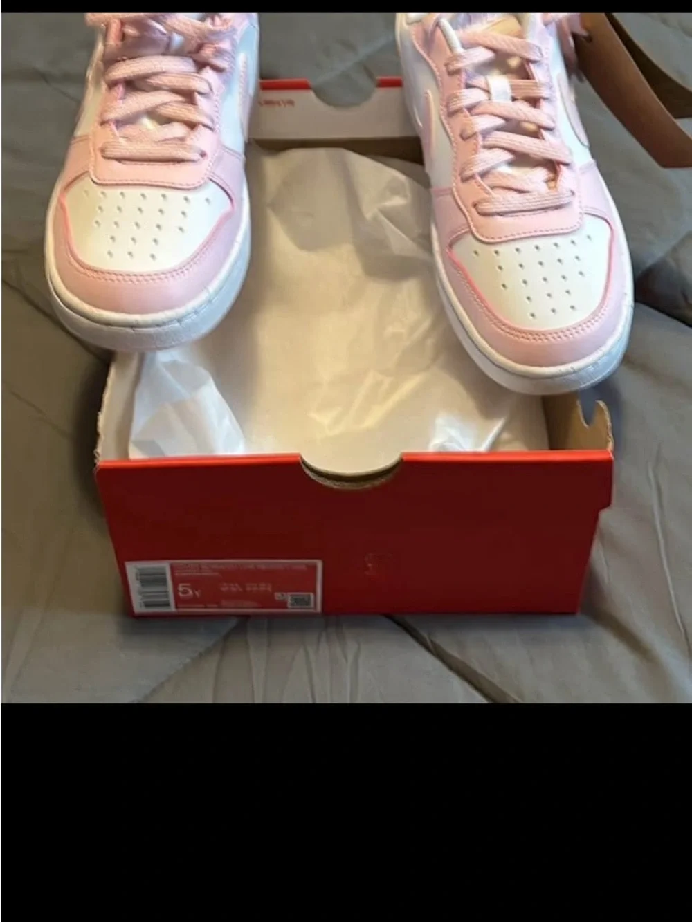 Nike Kids Low-Top Sneakers in Pink and White